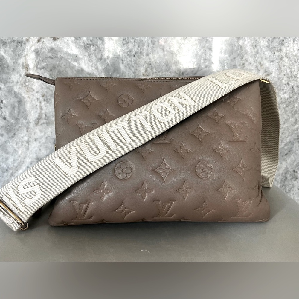 Louis Vuitton Coussin PM Turtledove